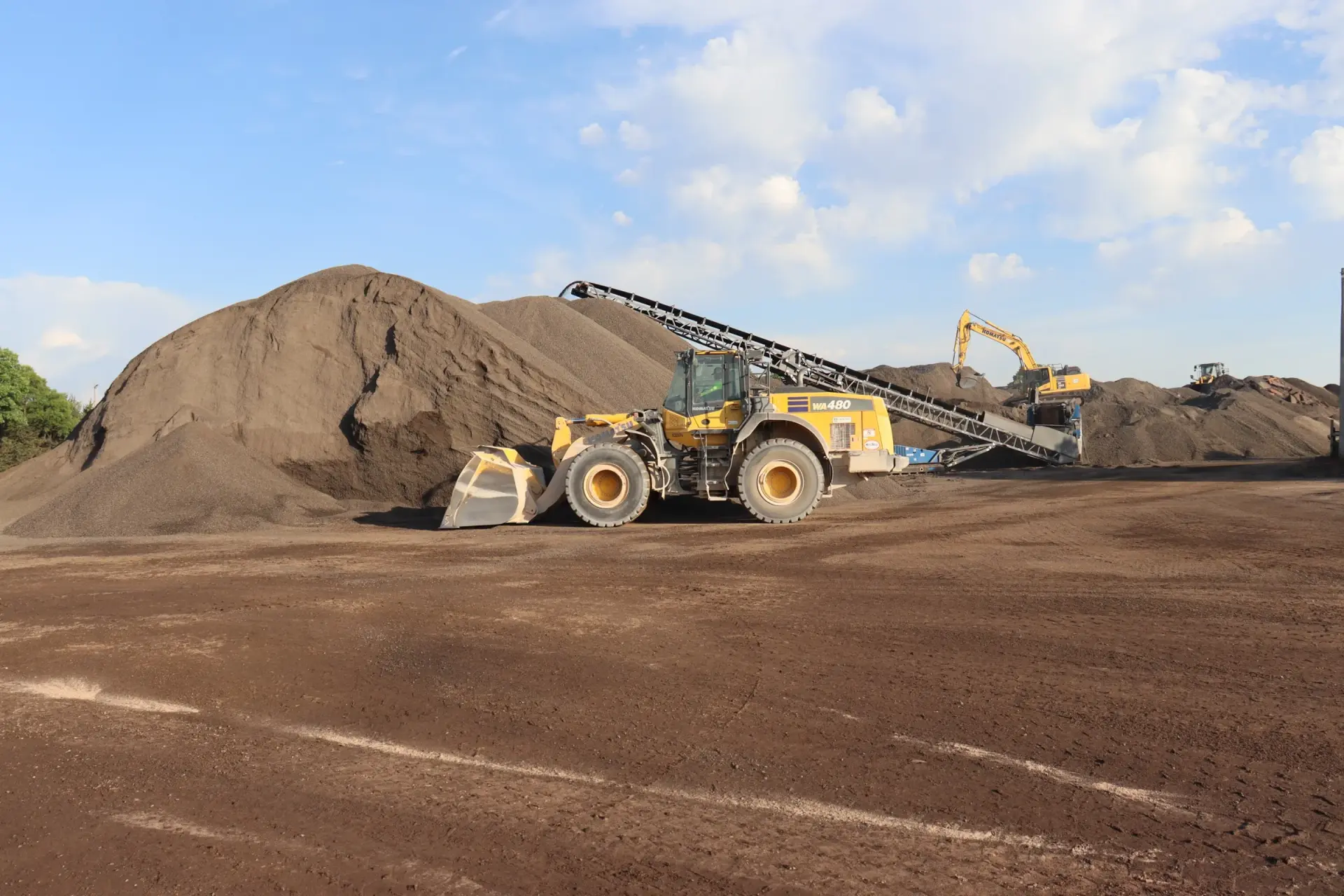 Aggregate crushing and stockpile operation